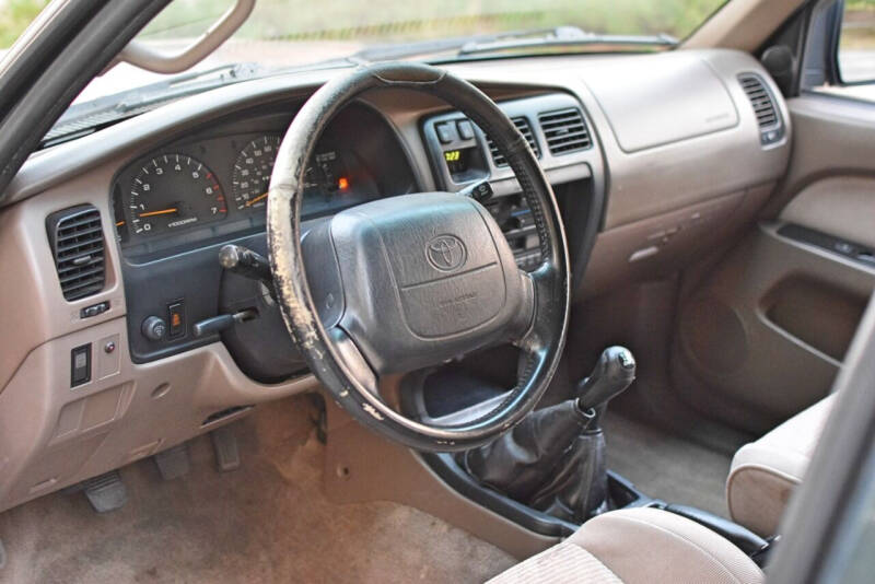 1997 Toyota 4Runner SR5 V6 photo 31