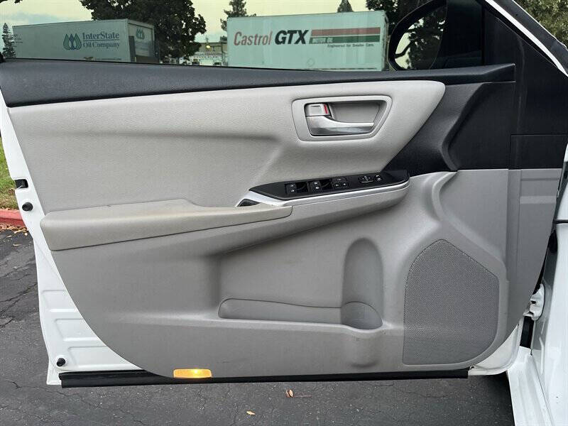 2017 Toyota Camry SE