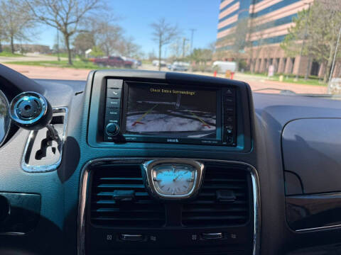 2015 Chrysler Town and Country Touring