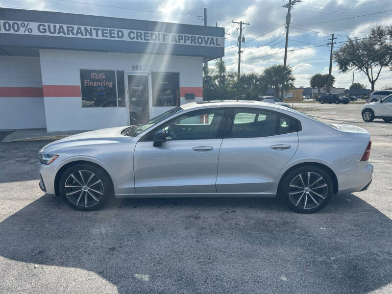 2022 Volvo S60 B5 Momentum