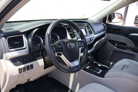 2017 Toyota Highlander LE