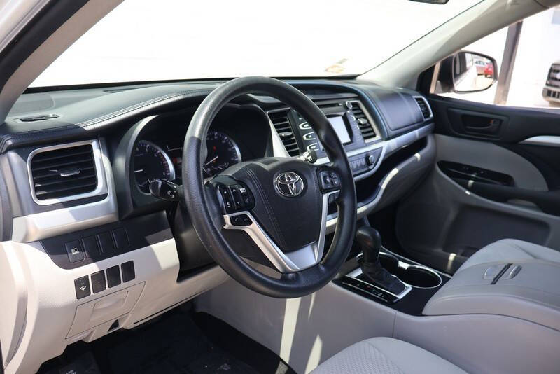 2017 Toyota Highlander LE