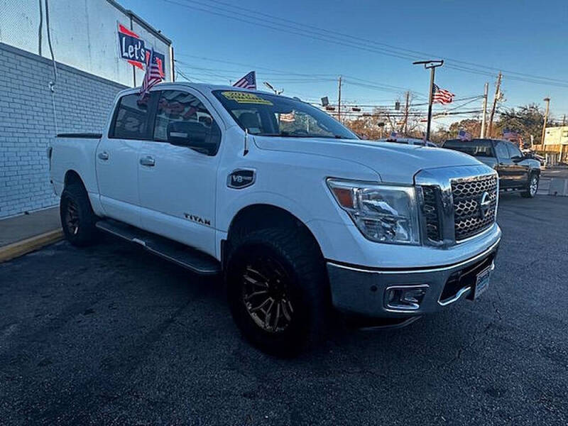2017 Nissan Titan SV