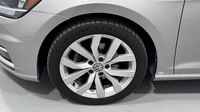 2019 Volkswagen Golf SE