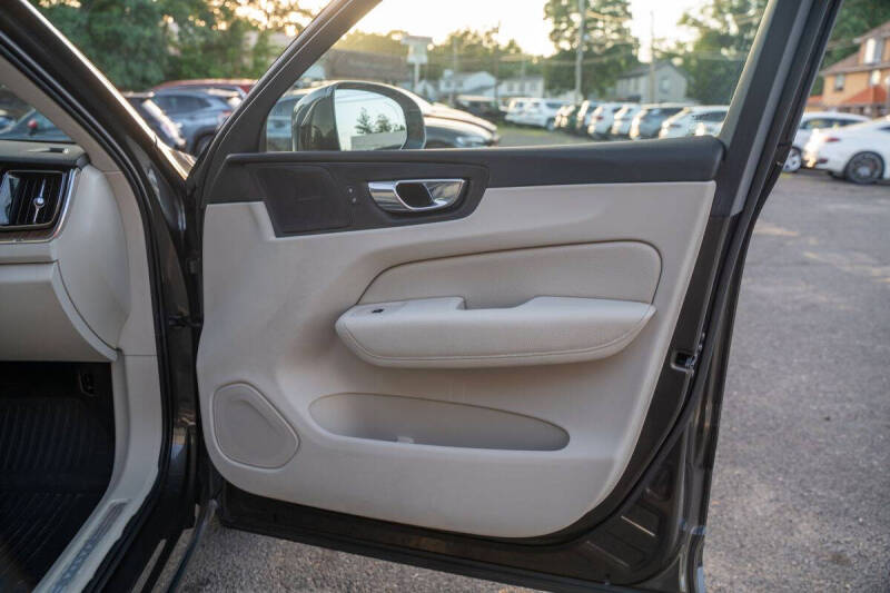 2019 Volvo XC60 T5 Momentum