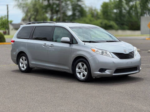 2014 Toyota Sienna LE 8-Passenger