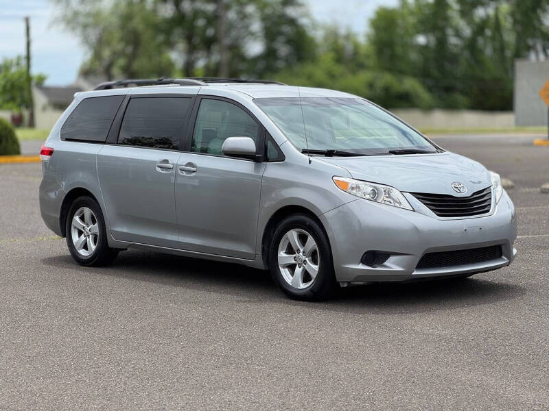2014 Toyota Sienna LE 8-Passenger