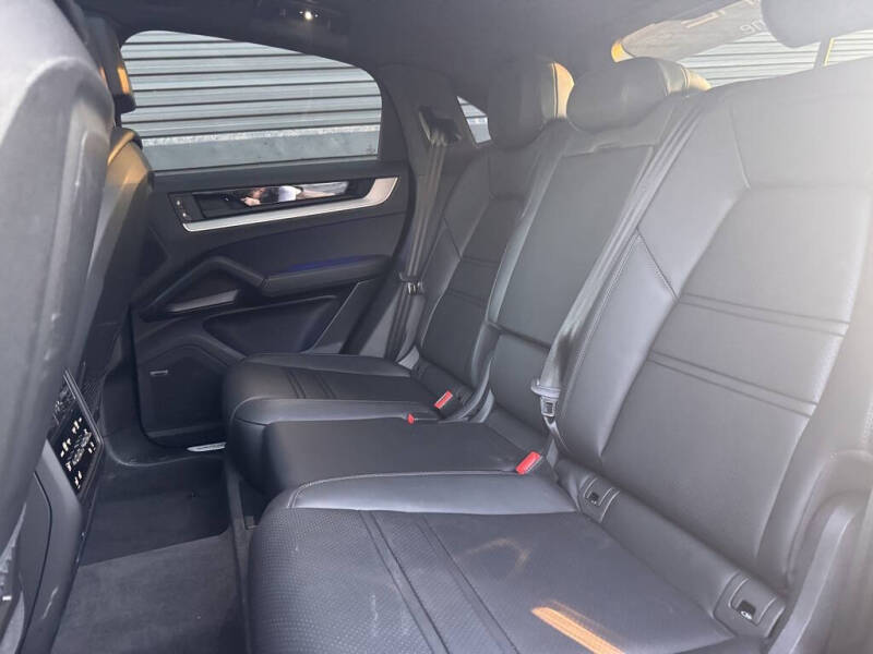 2025 Porsche Cayenne Coupe