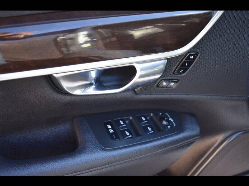 2017 Volvo S90 T5 Momentum