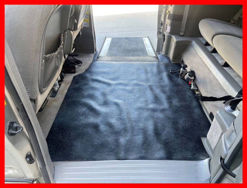 2005 Toyota Sienna CE 8 Passenger