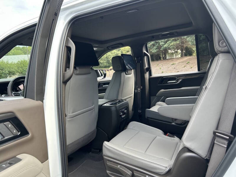 2025 GMC Yukon Elevation