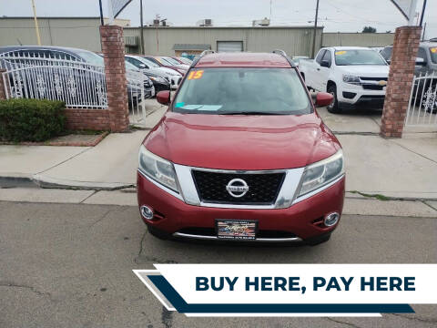 2015 Nissan Pathfinder for sale at CALIFORNIA AUTO SALES #2 in Livingston CA