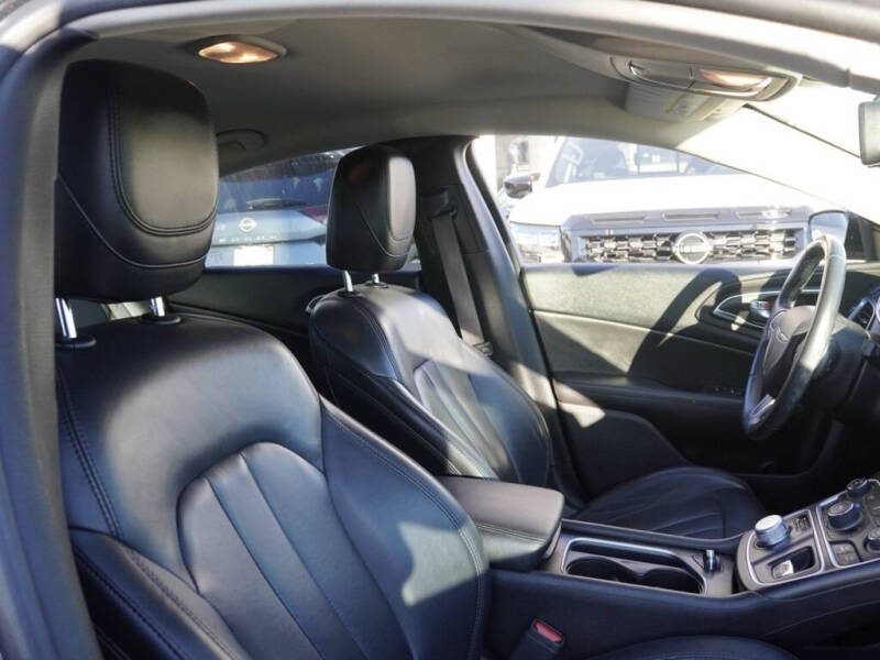 2017 Chrysler 200 Limited Platinum