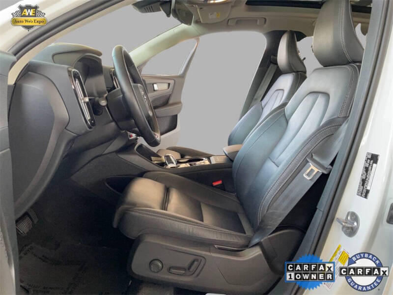 2024 Volvo XC40 B5 Plus Dark Theme