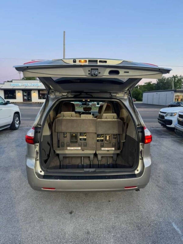 2015 Toyota Sienna LE 8-Passenger