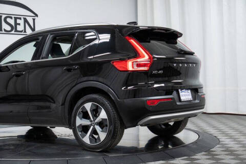 2023 Volvo XC40 B5 Plus Bright Theme