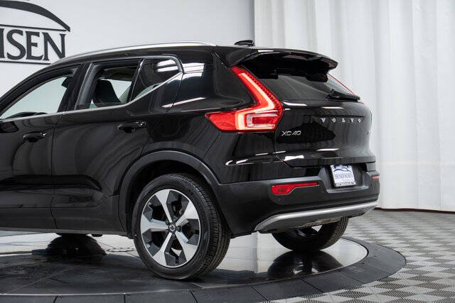 2023 Volvo XC40 B5 Plus Bright Theme