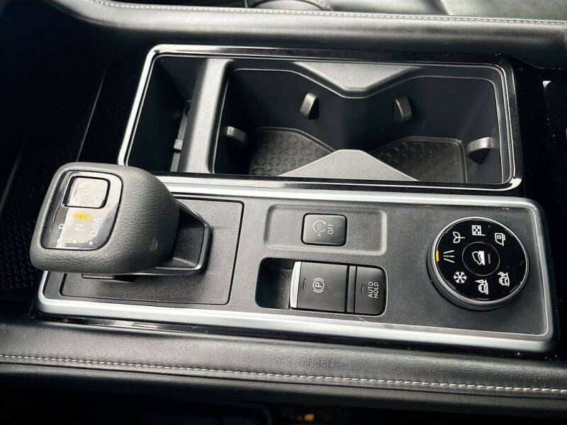2023 Nissan Pathfinder SL