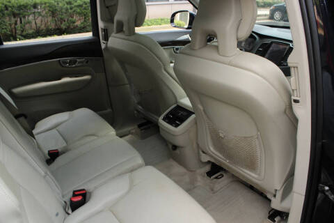 2016 Volvo XC90 T6 Momentum