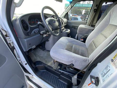 2004 Ford E-Series E-250 SD