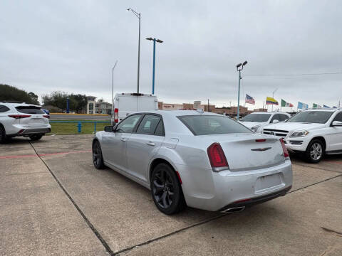 2023 Chrysler 300 S V6