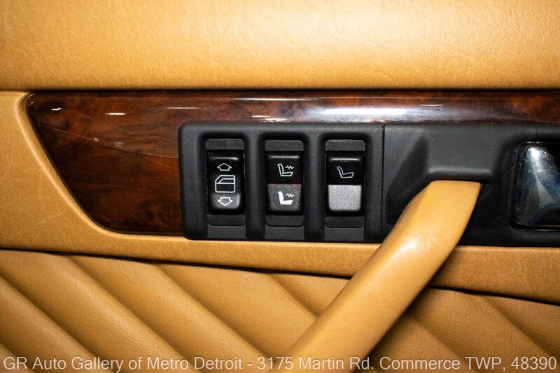 1991 Mercedes-Benz 560-Class 560 SEL