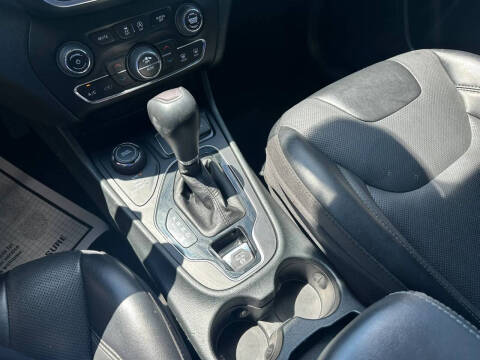 2023 Jeep Cherokee Altitude Lux