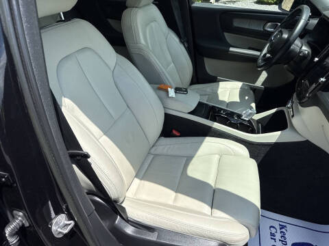 2023 Volvo XC40 B5 Plus Bright Theme