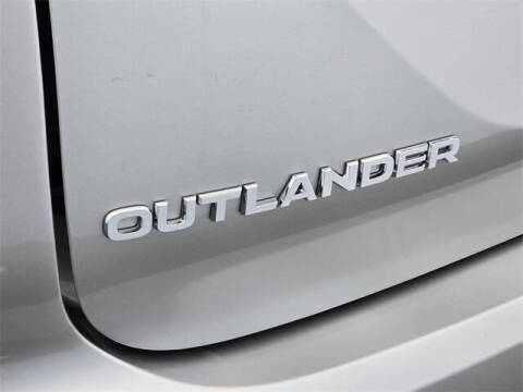 2025 Mitsubishi Outlander PHEV ES