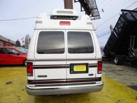 2004 Ford E-Series E-250 SD