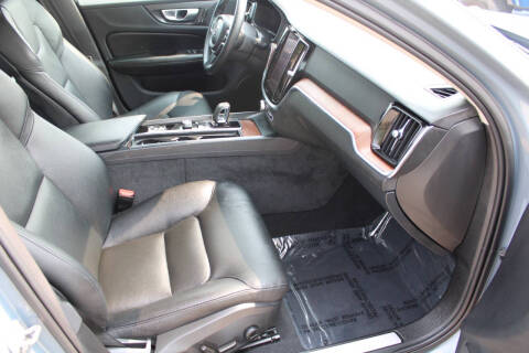 2024 Volvo S60 B5 Plus Dark Theme