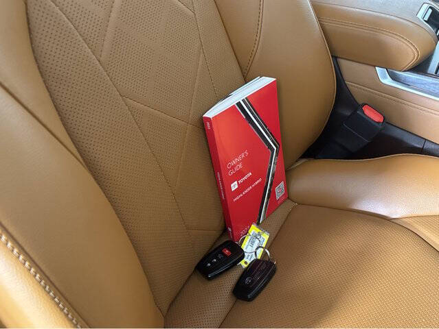 2022 Toyota Highlander Hybrid Platinum