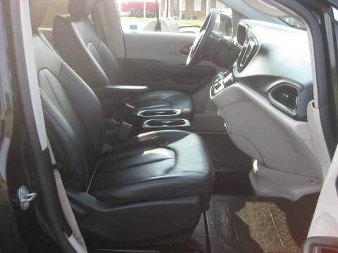 2017 Chrysler Pacifica Touring-L
