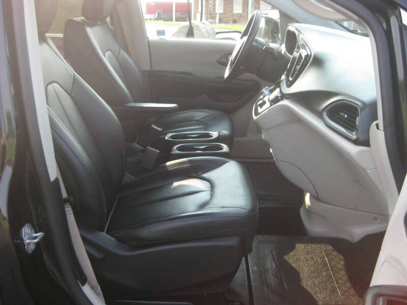 2017 Chrysler Pacifica Touring-L
