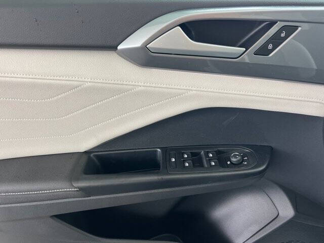 2026 Volkswagen Taos SEL 4Motion