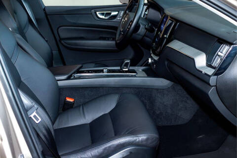 2025 Volvo XC60 B5 Plus Dark Theme