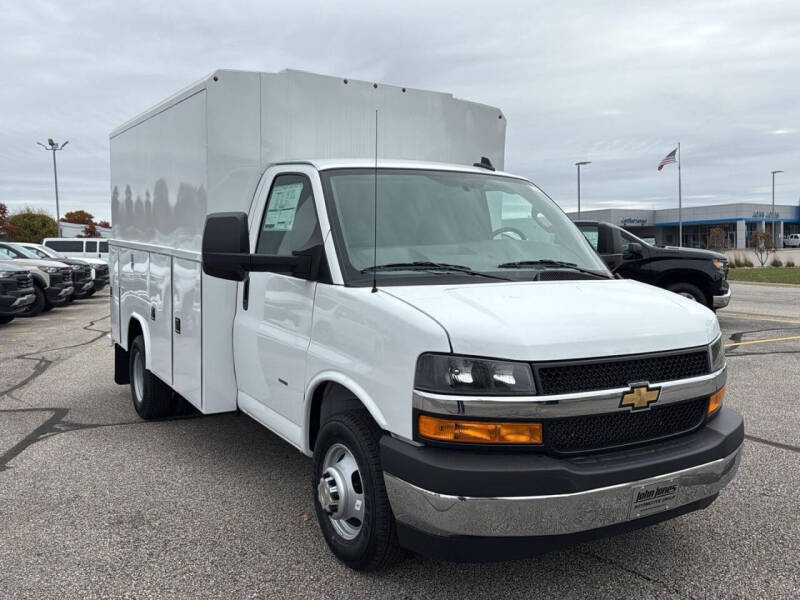 2025 Chevrolet Express 3500