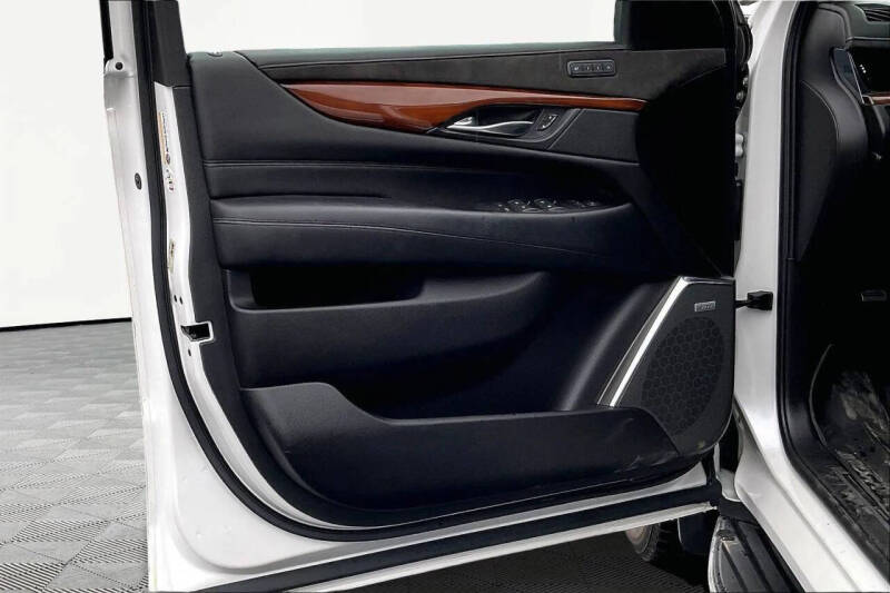 2018 Cadillac Escalade Luxury