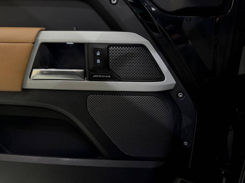 2023 Land Rover Defender 110 X-Dynamic SE