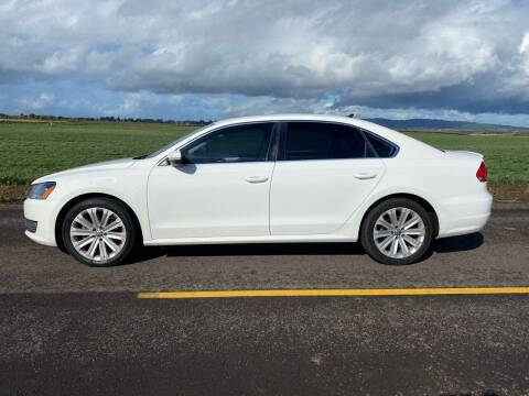 2013 Volkswagen Passat for sale at M AND S CAR SALES LLC in Independence OR