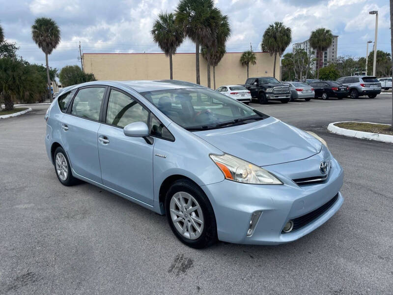 2014 Toyota Prius v Two