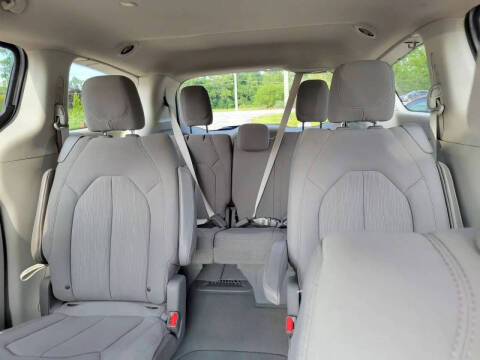 2021 Chrysler Voyager LX