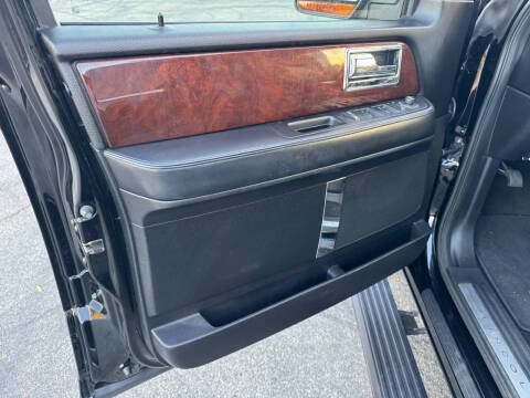 2017 Lincoln Navigator Select