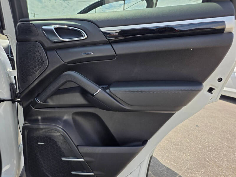 2014 Porsche Cayenne Platinum