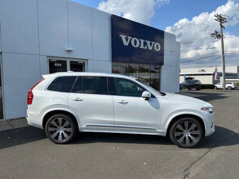 2025 Volvo XC90 T8 Core Bright Theme