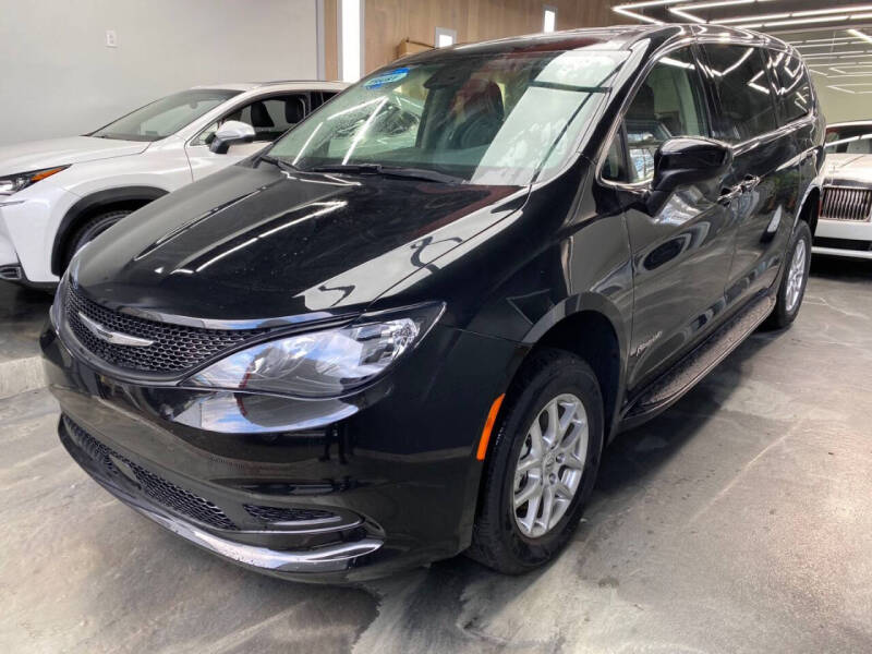 2023 Chrysler Voyager LX