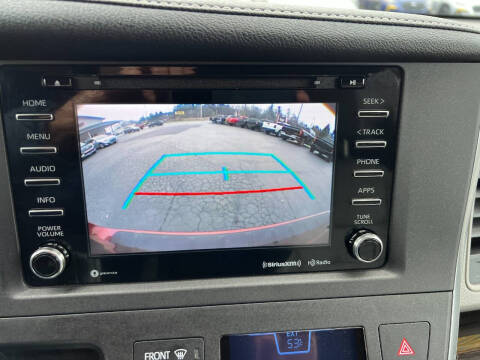 2018 Toyota Sienna XLE 8-Passenger