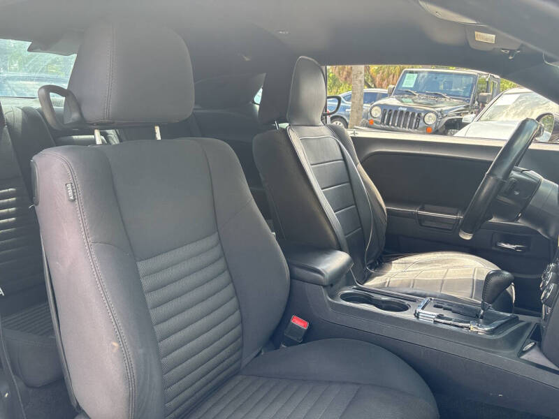 2014 Dodge Challenger SXT