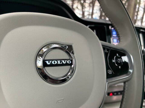 2023 Volvo XC60 B6 Ultimate Dark Theme