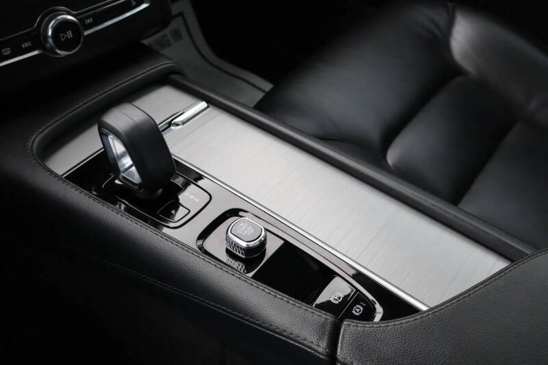 2023 Volvo XC90 B5 Core